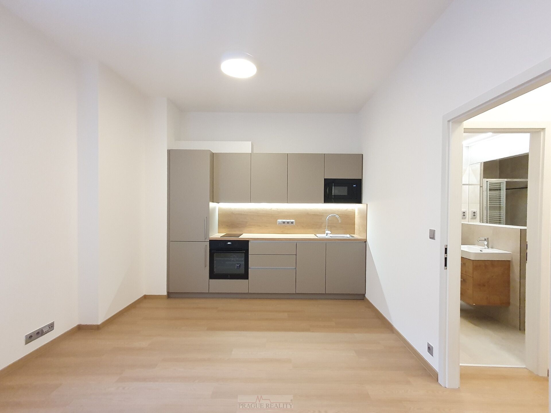 Zcela nové byty v rezidenci Ostromečská 8 - 1+kk - 27m2 - ev.č.3.2.