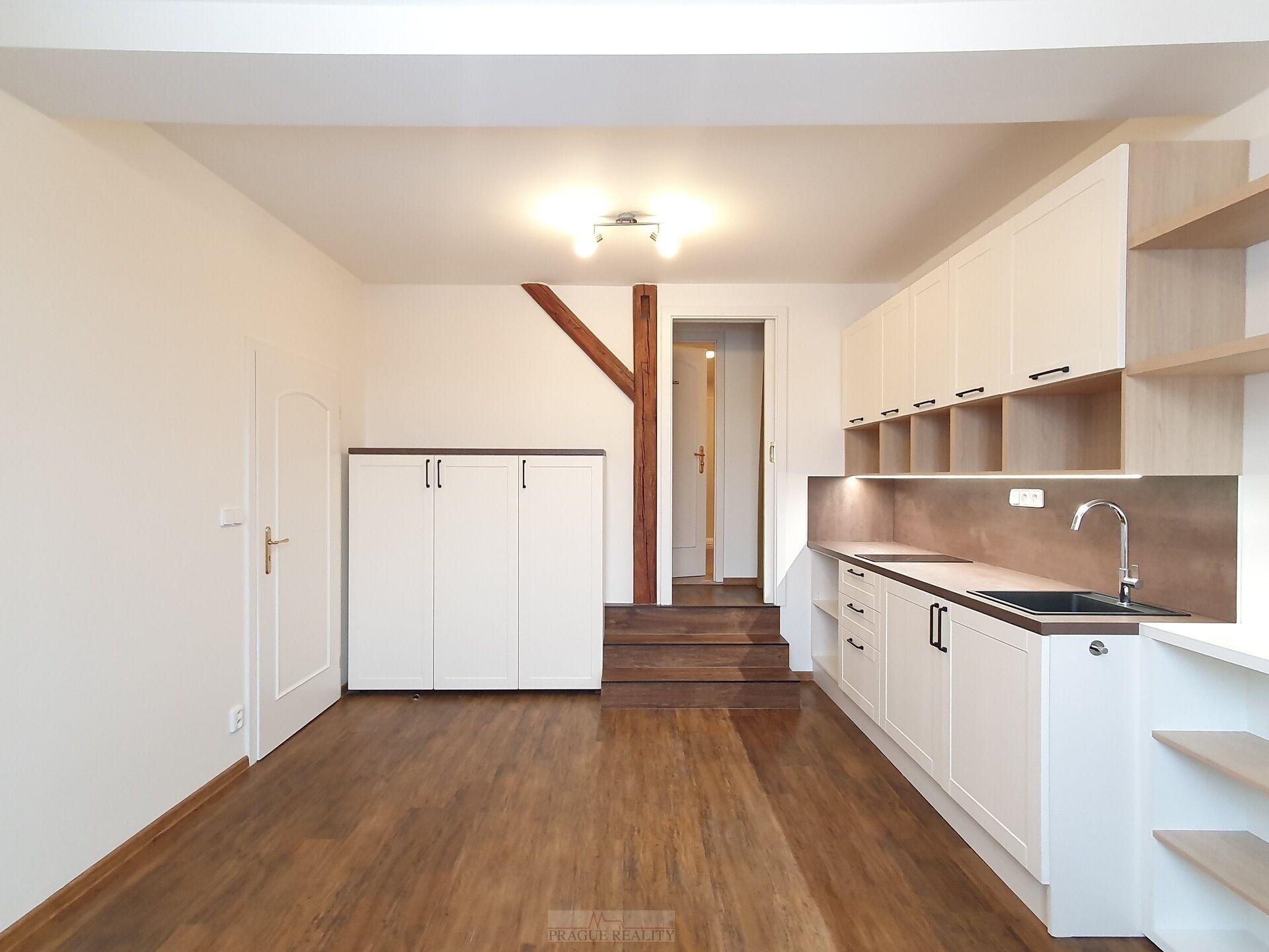 Luxusní garsoniéra 25m2 s nábytkem na míru, Praha 3, Žerotínova x Ostromečská