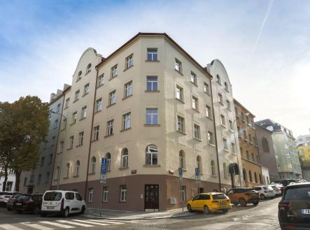 Pronájem - kanceláře, 225 m²