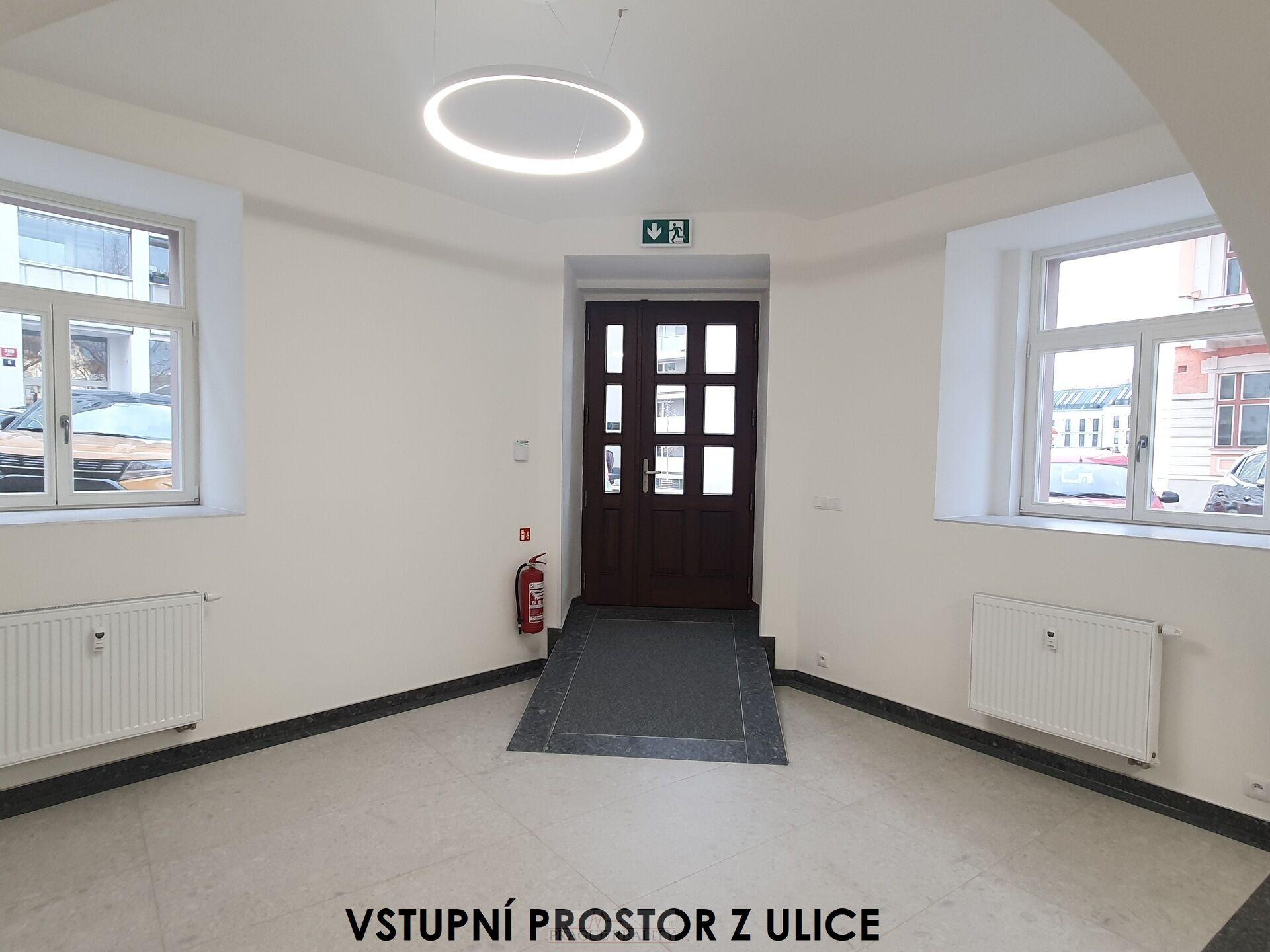 Luxusní, zcela nové, atypické kanceláře 225m2, P3 Žižkov, roh ulic Ostromečská x Žerotínova