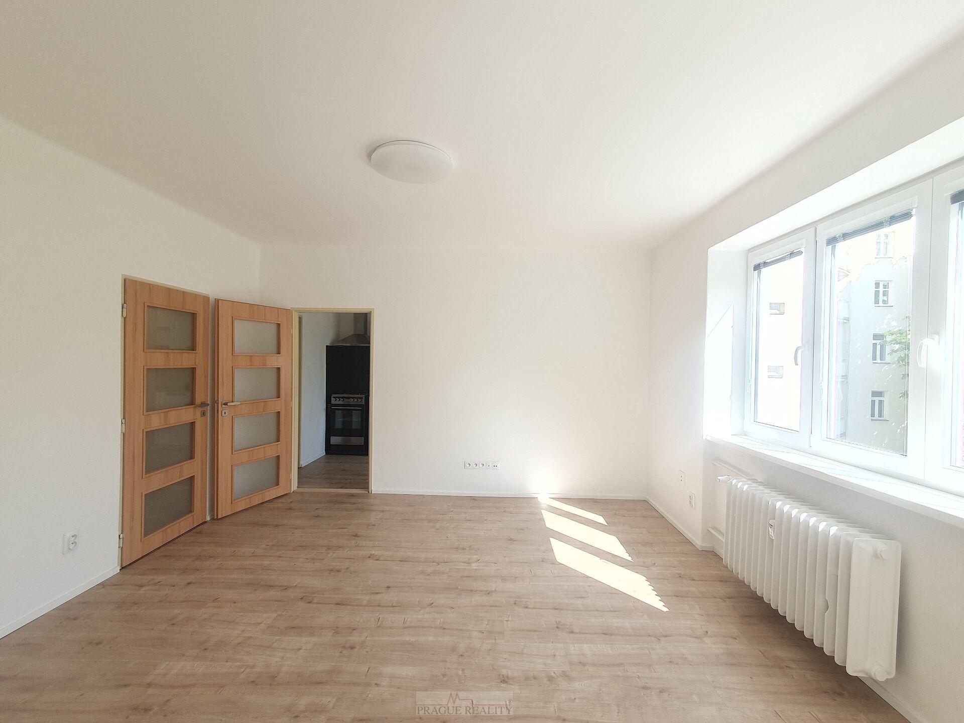 Nově zrekonstruovaný, prostorný byt 2+1 s balkonem, 57m2, P3 Ohrada, ul. Loudova