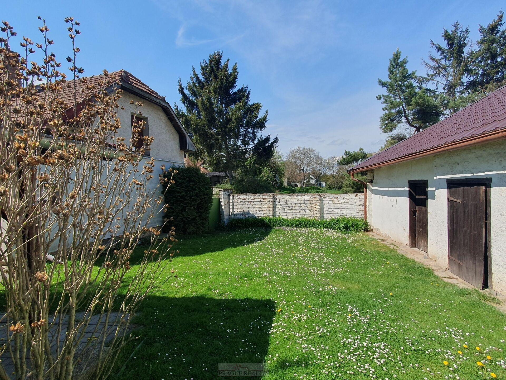 Rodinný dům k přestavbě, s pozemkem 664m2, Zdiby - Veltěž
