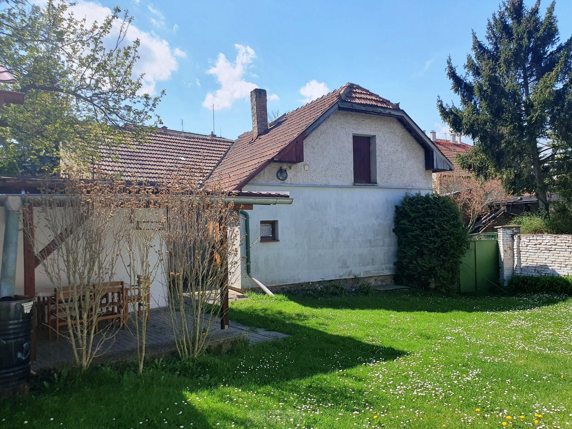 Rodinný dům k přestavbě, s pozemkem 664m2, Zdiby - Veltěž