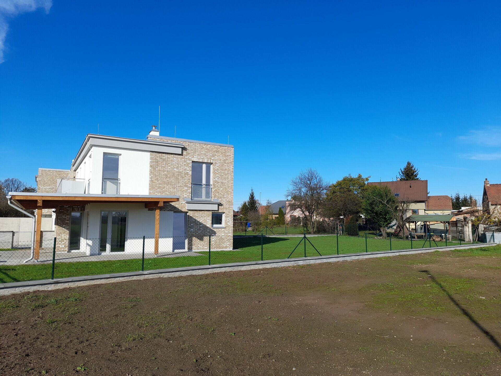 Prodej rodinného domu 6+kk, o užitné ploše 278 m2, s pozemkem 729 m2, Pardubice - Ohrazenice