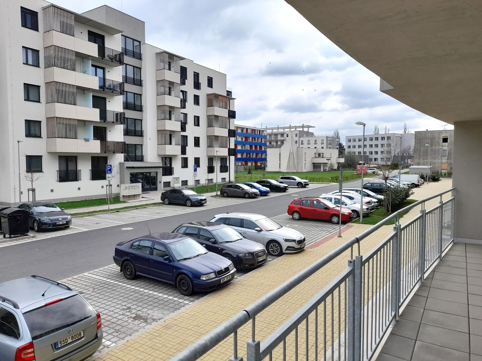 Prodej hezkého nového bytu 2+kk, 50 m2, s terasou 8 m2 v širším centru Poděbrad, okr. Nymburk