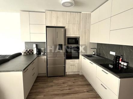 . | Pronájem bytu, 3+kk, 80 m²