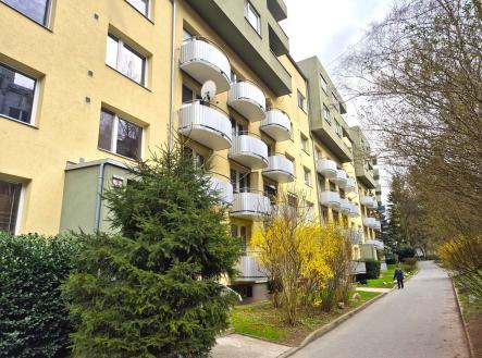 1 pohled na dům | Pronájem bytu, 2+kk, 51 m²