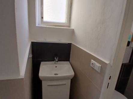 Umyvadlo | Pronájem bytu, atypický, 37 m²