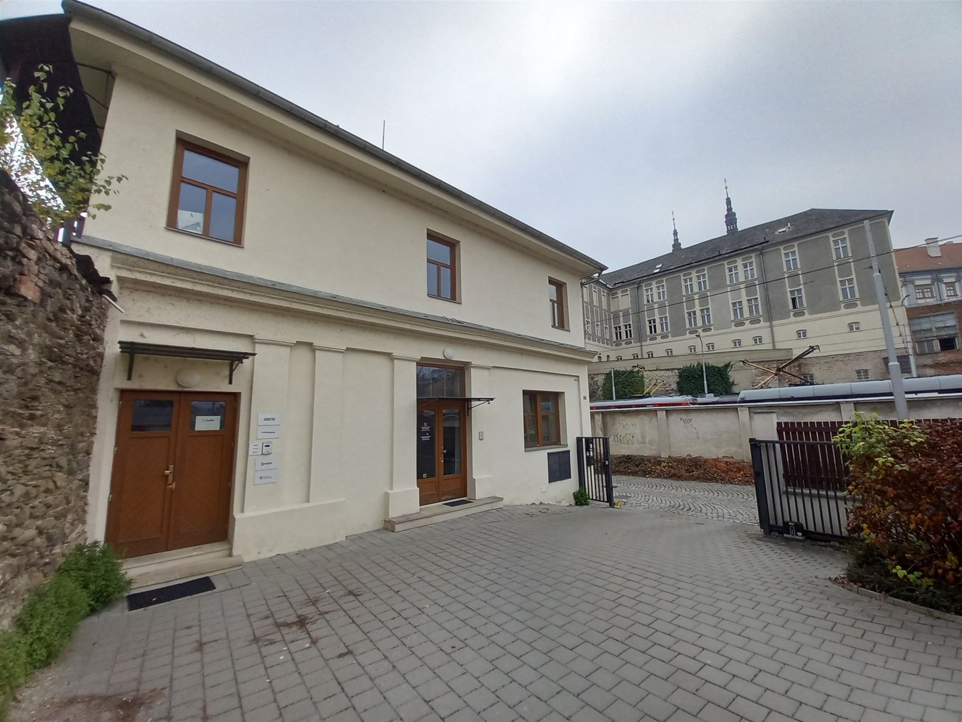 Vstupní část
