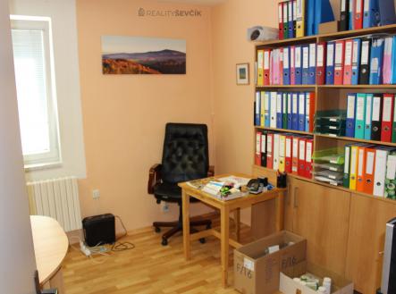 Pronájem - kanceláře, 142 m²