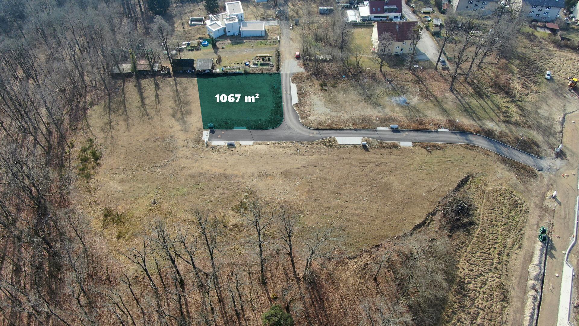 Prodej stavebního pozemku 1067 m2 v Hluboké nad Vltavou