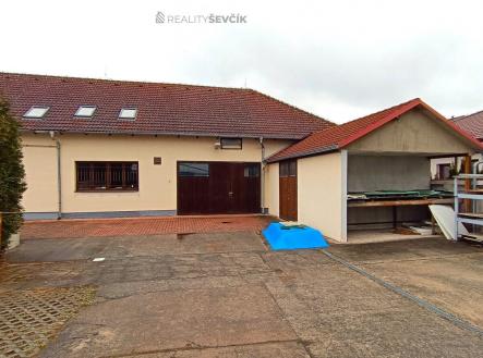 vjezd do dílna a malá dílna | Pronájem - výrobní prostor, 81 m²