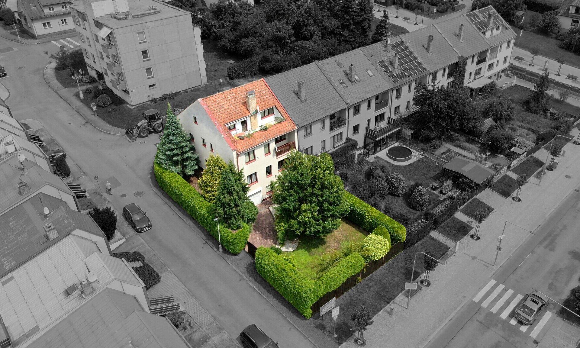 Prodej prostorného rodinného domu v centru Hluboké nad Vltavou – dvougenerační bydlení i podnikání