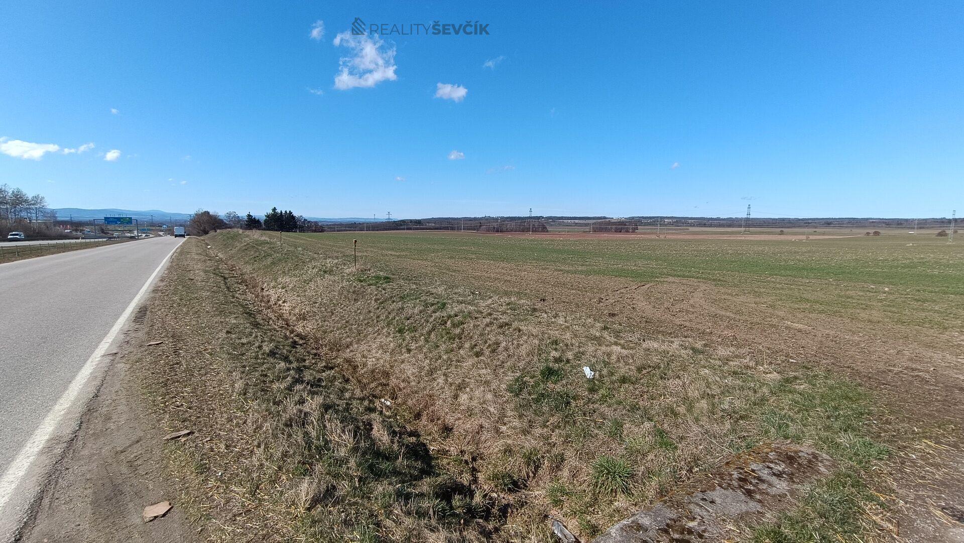 Prodej pozemku pro komerční využití o výměře 7981 m2 v k.ú. Hůry, okres České Budějovice