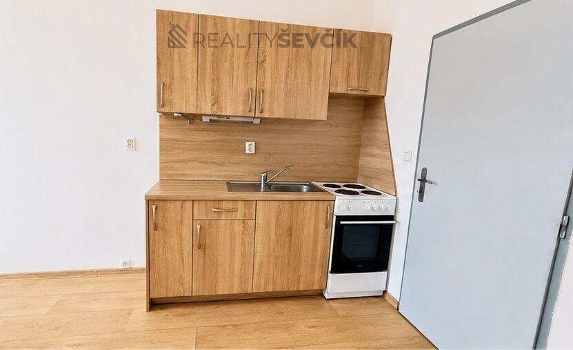 Pronájem zrekonstruovaného bytu 2+kk, 42 m², Pražská 7, České Budějovice