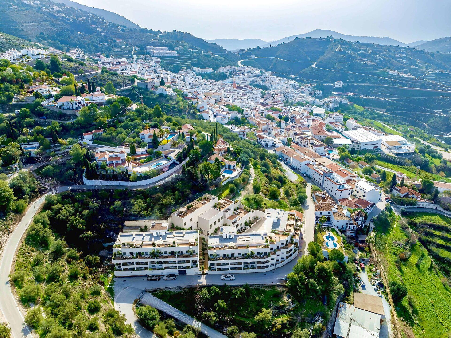 2+kk s terasou v horách Andalusie, jen 25 min od moře – Costa del Sol