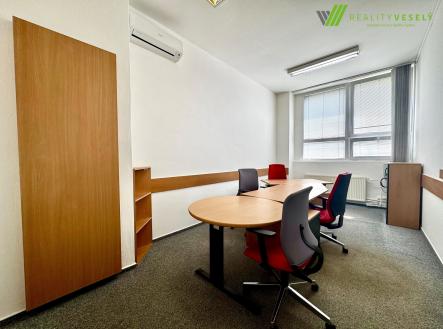 7f80542f-e5eb-41f0-899b-e187fc0316b6 | Pronájem - kanceláře, 36 m²