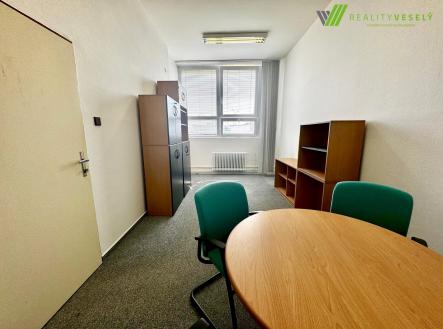 c82627a0-f0ec-4a48-8294-efb540a687ed | Pronájem - kanceláře, 36 m²
