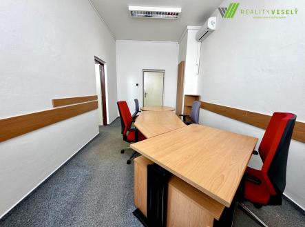 c8f538ec-56e3-4d36-8d9b-b42e3807b65c | Pronájem - kanceláře, 36 m²