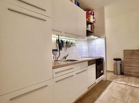 B6C37972-D2F6-46CB-B5A6-92DD93A03536_1_201_a | Prodej bytu, 3+1, 73 m²