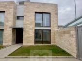Pronájem - dům/vila, 304 m²