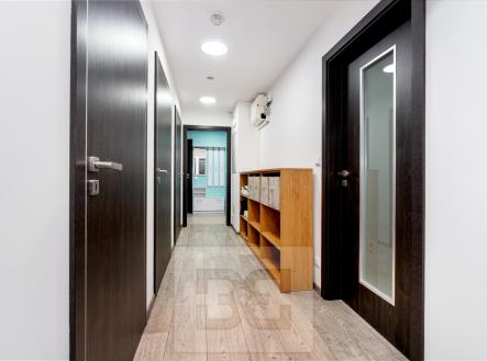 Chodba III. přízemí | Prodej - dům/vila, 185 m²