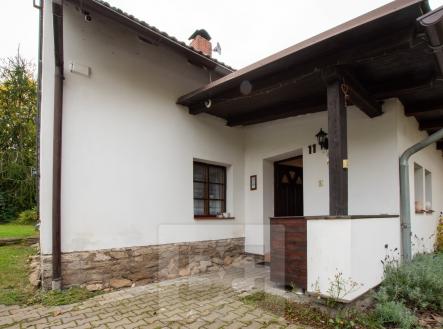 Pohled na dům | Pronájem - dům/vila, 107 m²