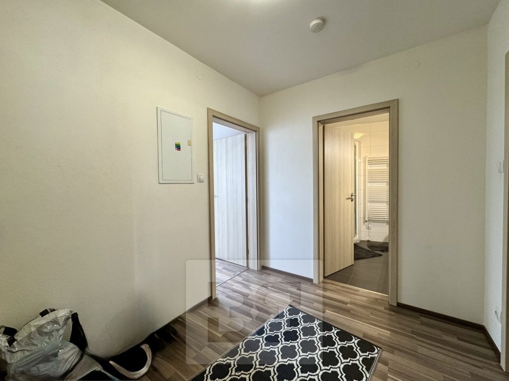 61DF9A79-2A96-414C-B27C-56C7A416E057_1_105_c