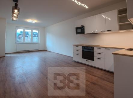 Obývací pokoj s kuchyní | Pronájem bytu, 2+kk, 66 m²