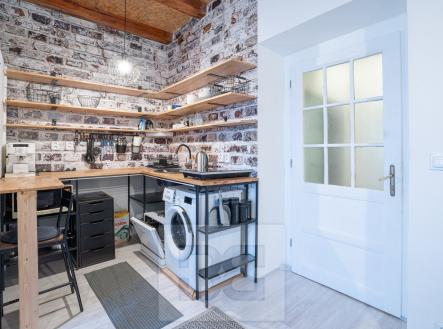 Pohled na kuchyň | Pronájem bytu, 1+kk, 28 m²