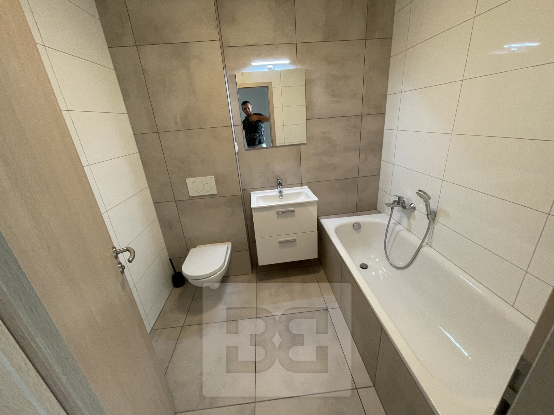 A731E713-25C8-473E-BFE2-937A97CC0531