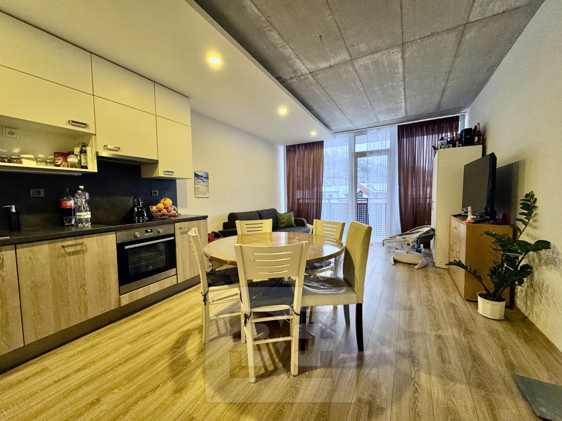 00E3E4DC-F856-4CCD-AD9A-C6BA75668575_1_201_a