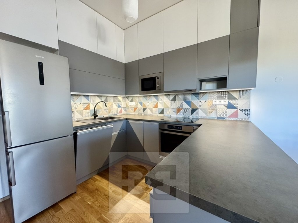 158F74FF-F0A0-4987-9CB5-1C071B8A4066_1_105_c