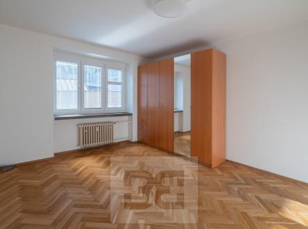 Pokoj se skříní | Pronájem bytu, 2+1, 57 m²