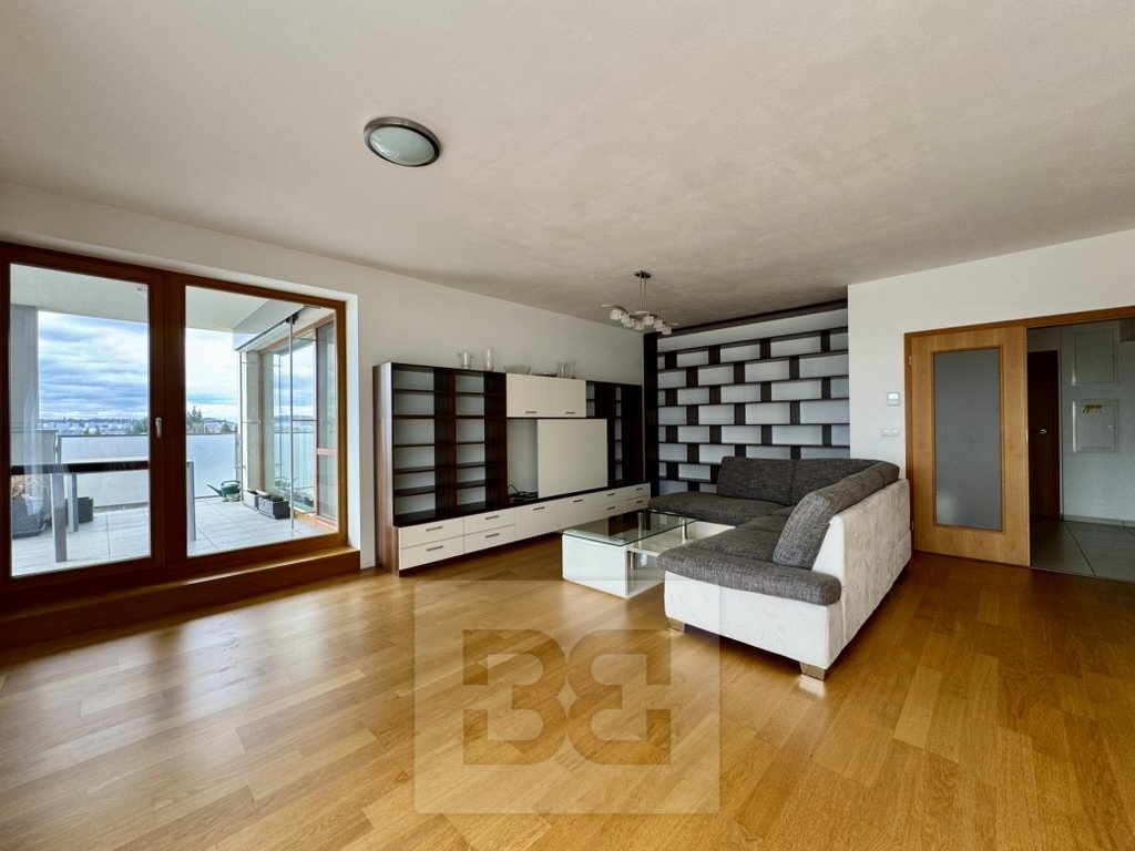 15CAA944-7012-4EE5-AF9D-231584CF4347_1_105_c