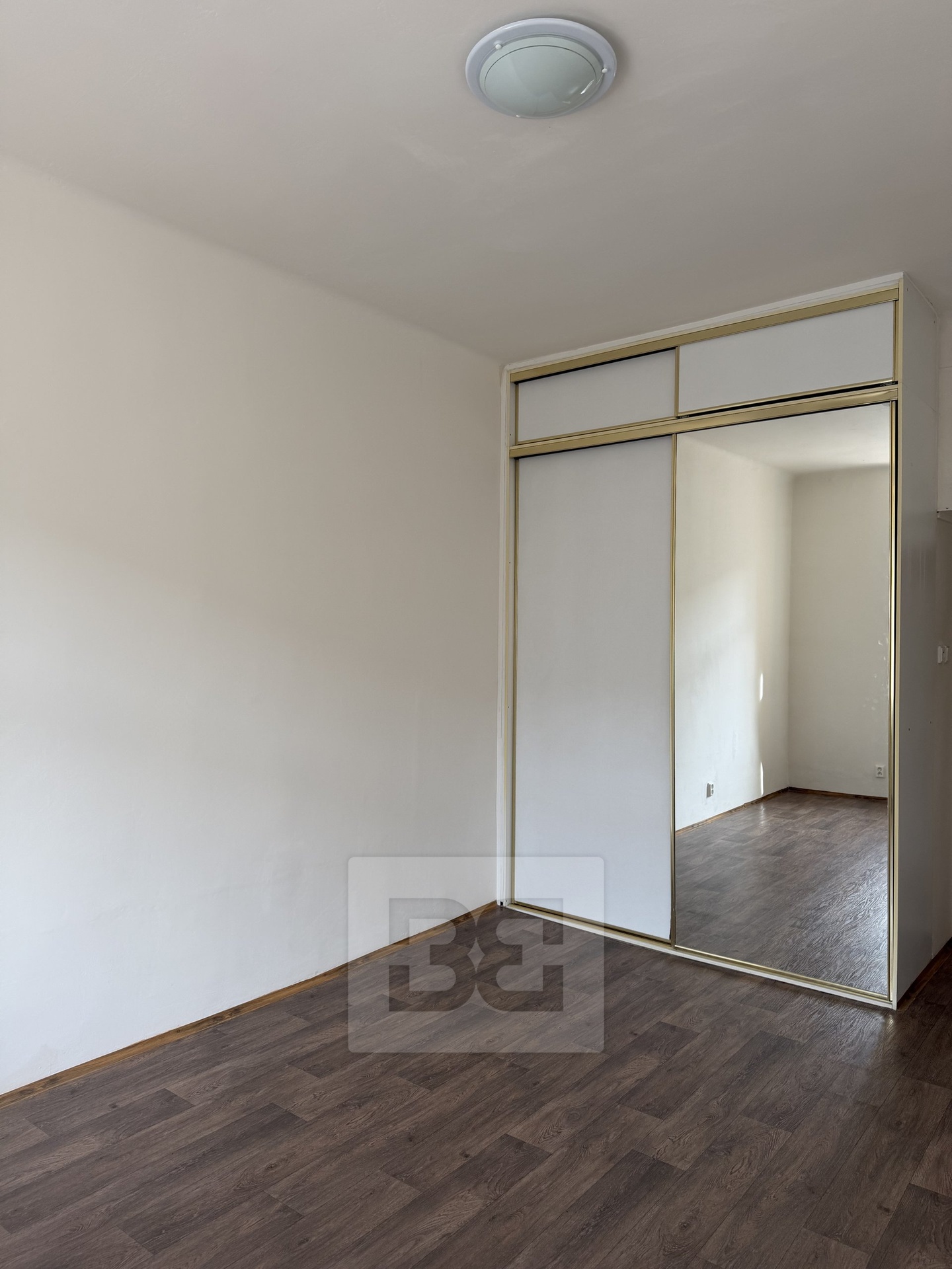 5E43D384-93FE-4DD8-88B6-A06A9E6685D5