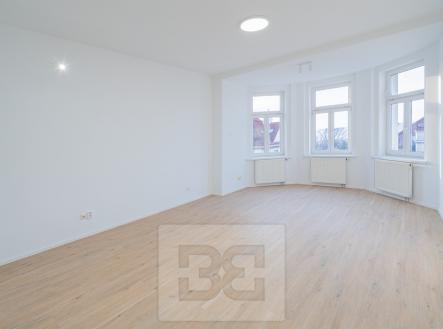 Prostřední pokoj | Pronájem bytu, 3+1, 110 m²