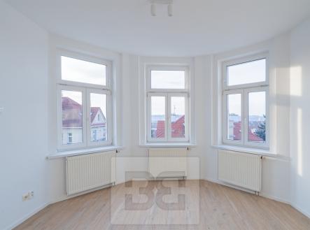Prostřední pokoj | Pronájem bytu, 3+1, 110 m²