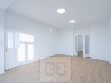 Prostřední pokoj | Pronájem bytu, 3+1, 110 m²
