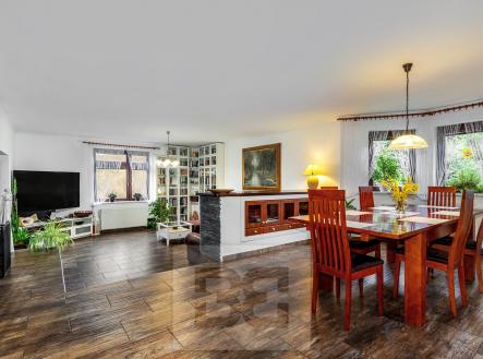 1 (43) | Prodej - dům/vila, 262 m²