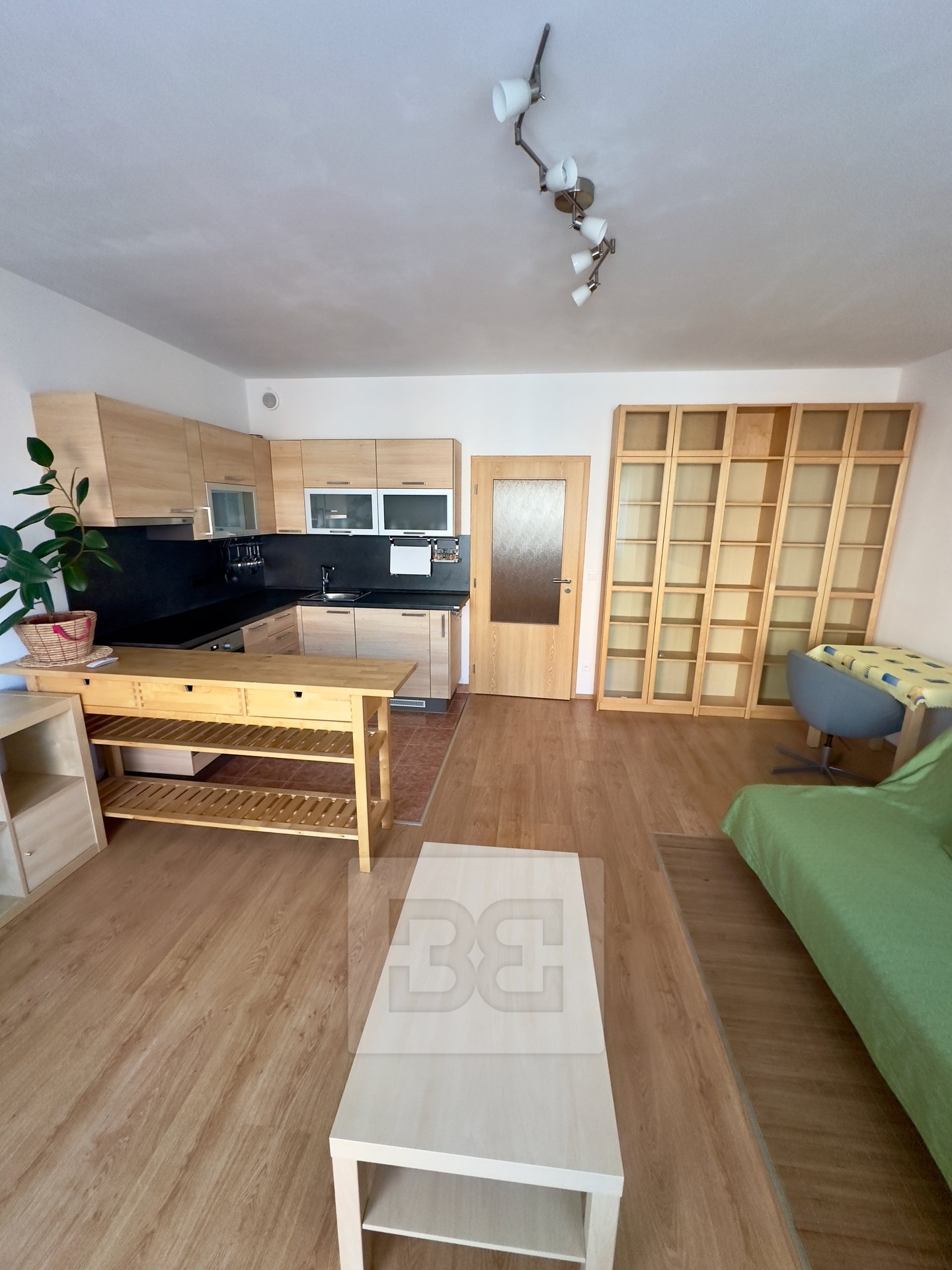 Pronájem bytu 1+kk, 32 m² - Praha - Uhříněves