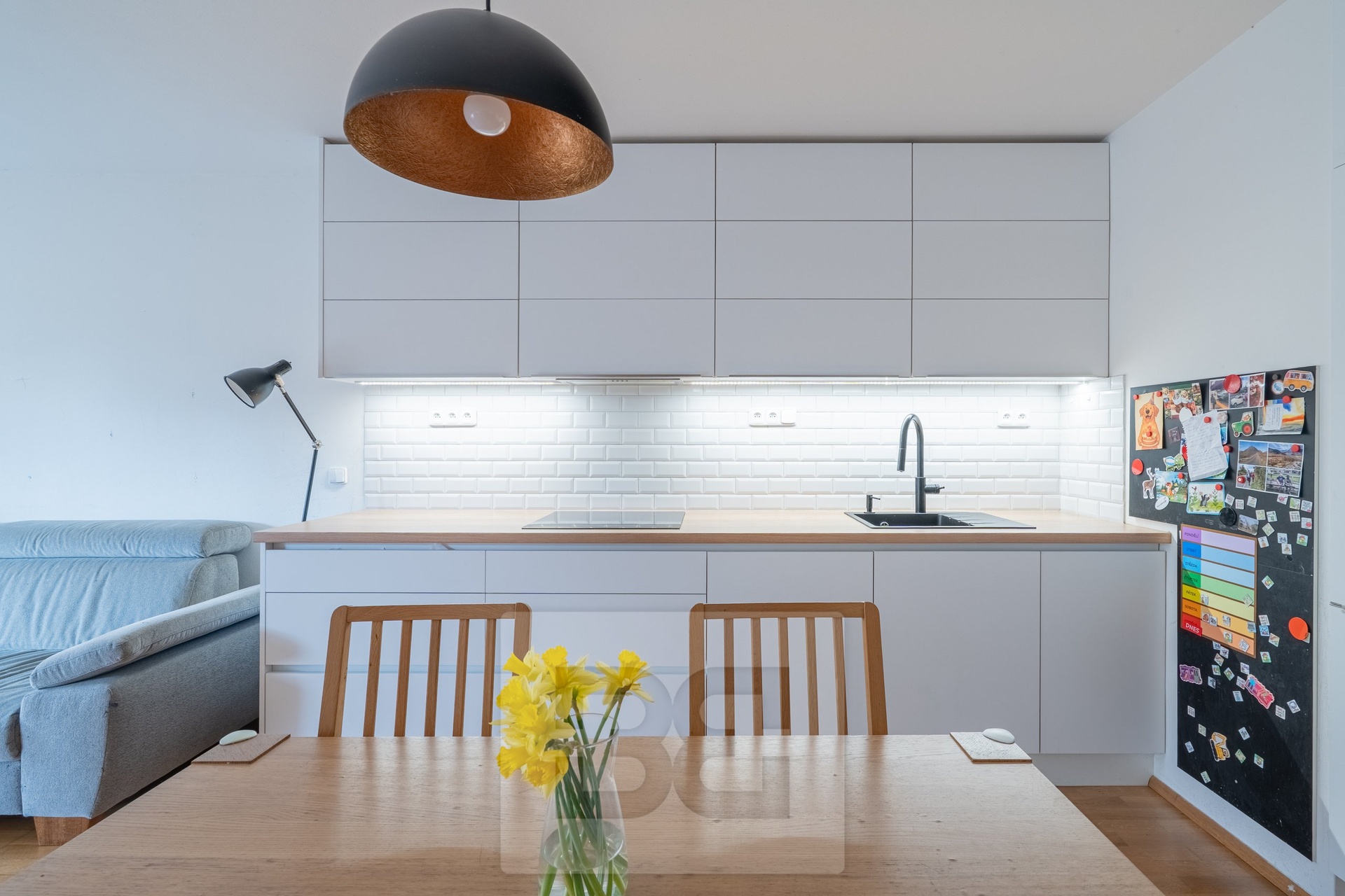 Obývací pokoj s kuchyní