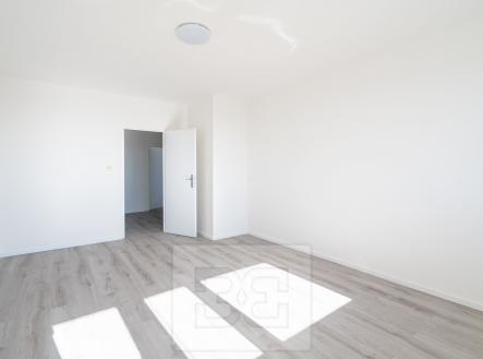 Největší pokoj vedle kuchyně | Pronájem bytu, 3+1, 81 m²