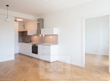 Obývací pokoj - pohled na kuchyň | Pronájem bytu, 3+kk, 70 m²