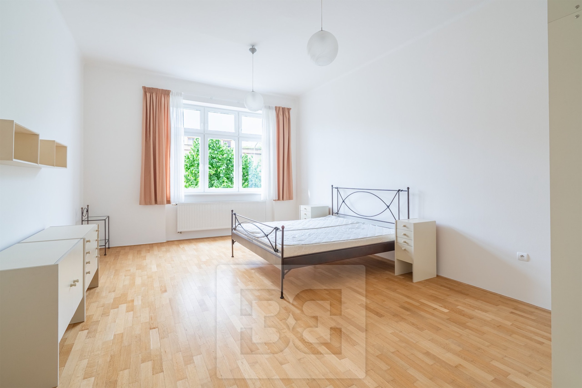 Pronájem bytu 2+1 79 m², Praha - Hradčany