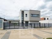 Pronájem - dům/vila, 147 m²
