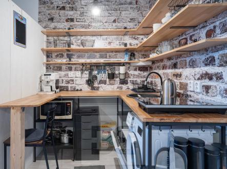 Pohled na kuchyň | Pronájem bytu, 1+kk, 28 m²