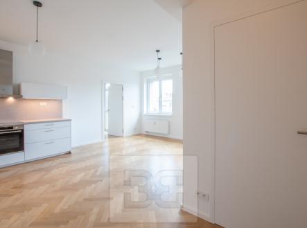 Obývací pokoj - pohled z předsíně | Pronájem bytu, 3+kk, 70 m²