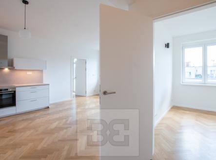 Obývací pokoj - pohled do pokoje | Pronájem bytu, 3+kk, 70 m²