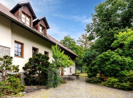 1 (11) | Prodej - dům/vila, 432 m²